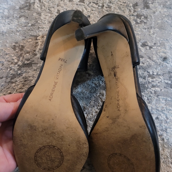 Adrienne Vittadini classic black pumps - Picture 6 of 6